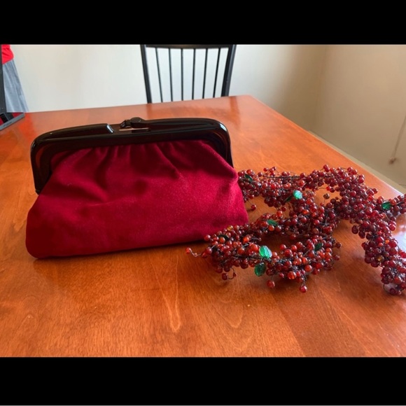 Italian Suede Clutch. Maroon.
Bakelite Closure - Picture 7 of 7